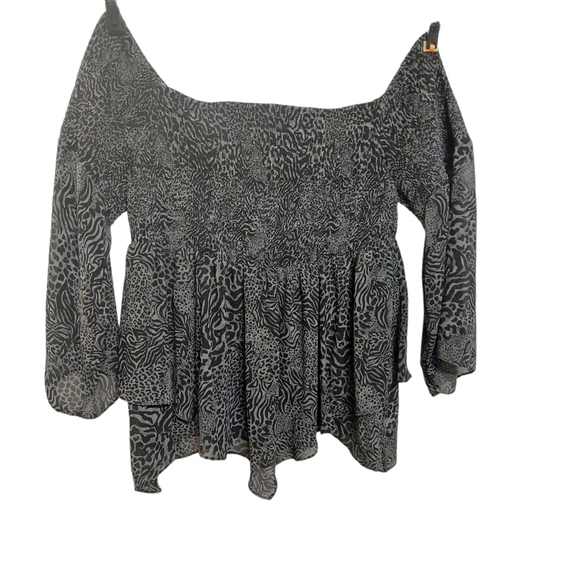 Torrid blouse tunic grey animal print chiffon off shoulder top smocked chest 3X - Picture 7 of 14